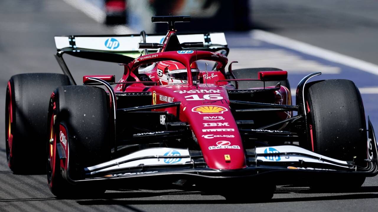 Charles Leclerc, da Ferrari, em ação nos treinos livres do GP da Austrália