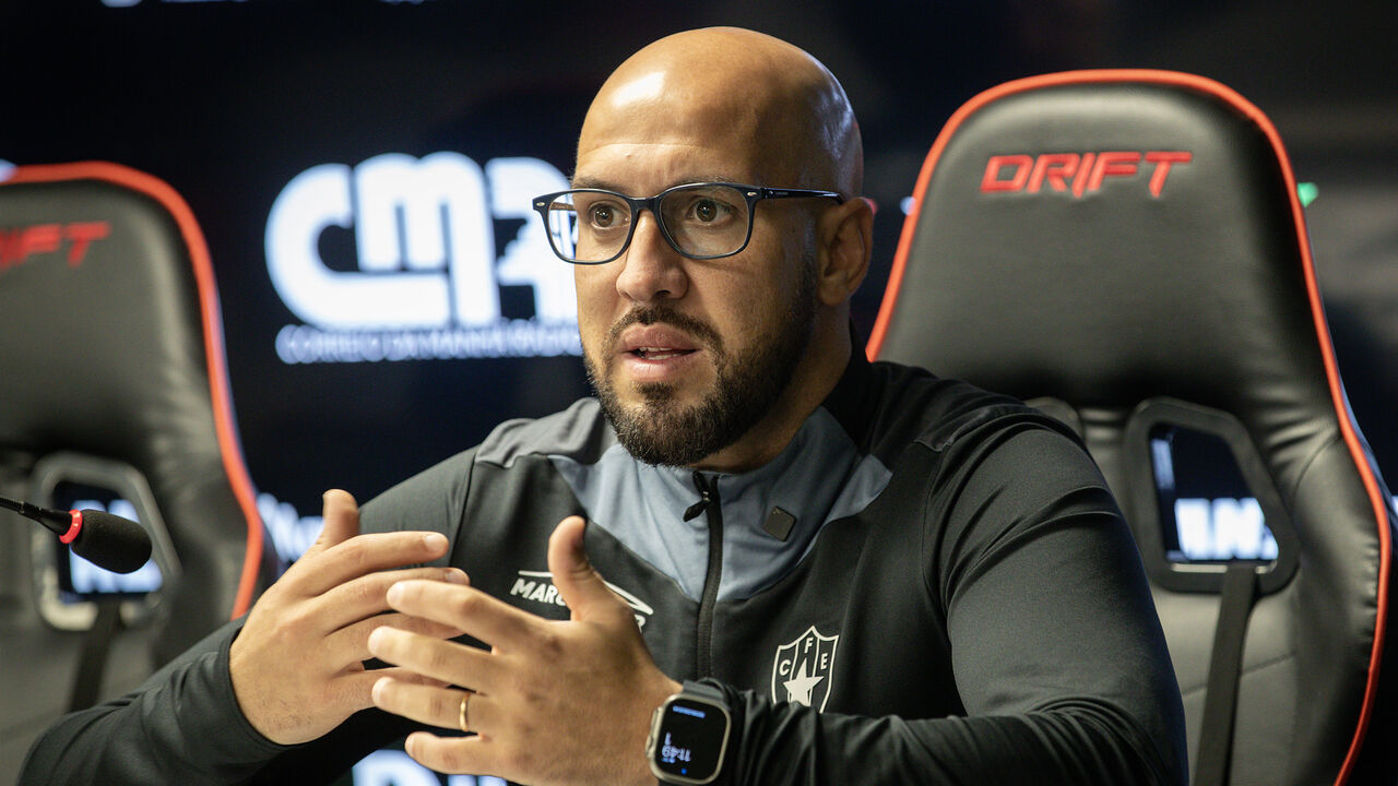 José Faria em conferência de imprensa