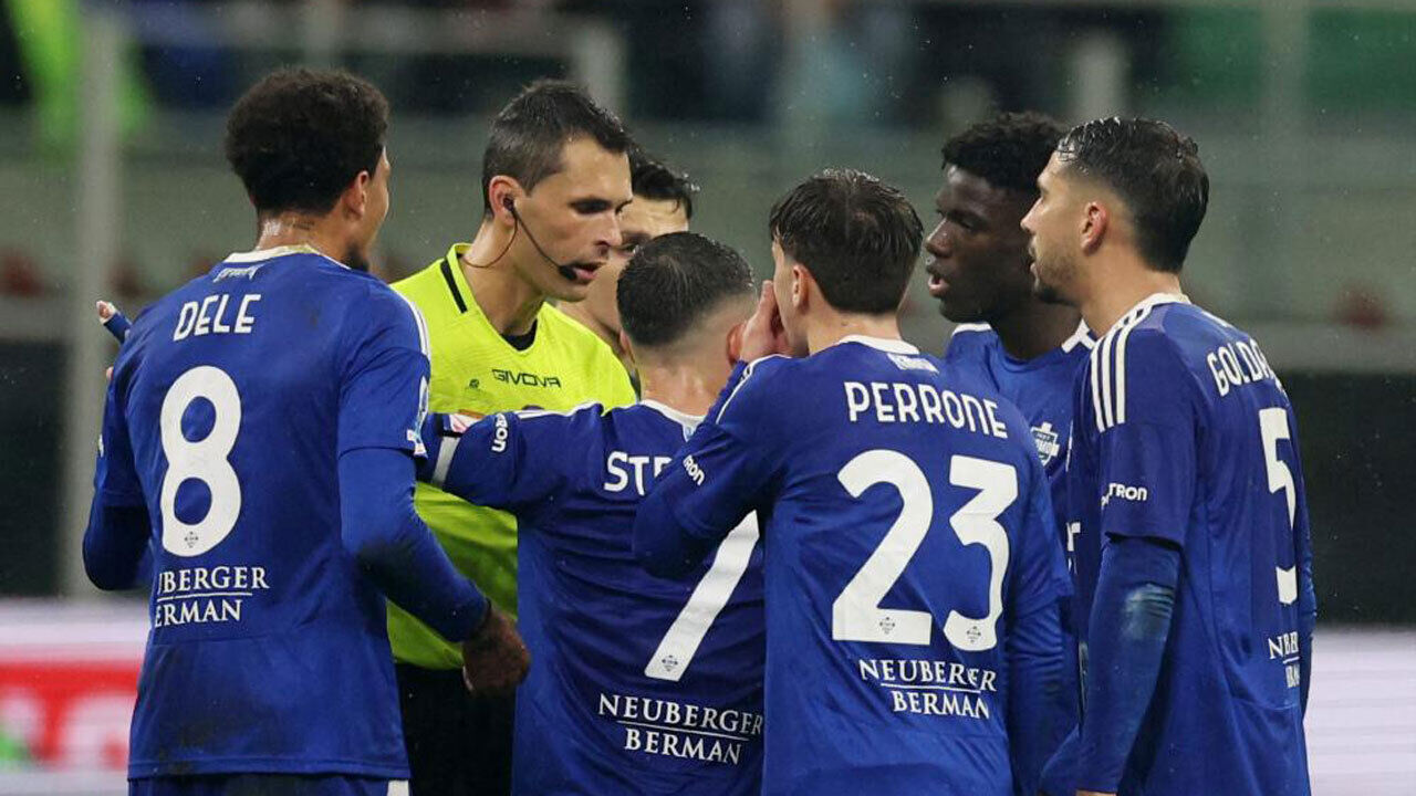 Dele Alli viu cartão vermelho após entrada dura