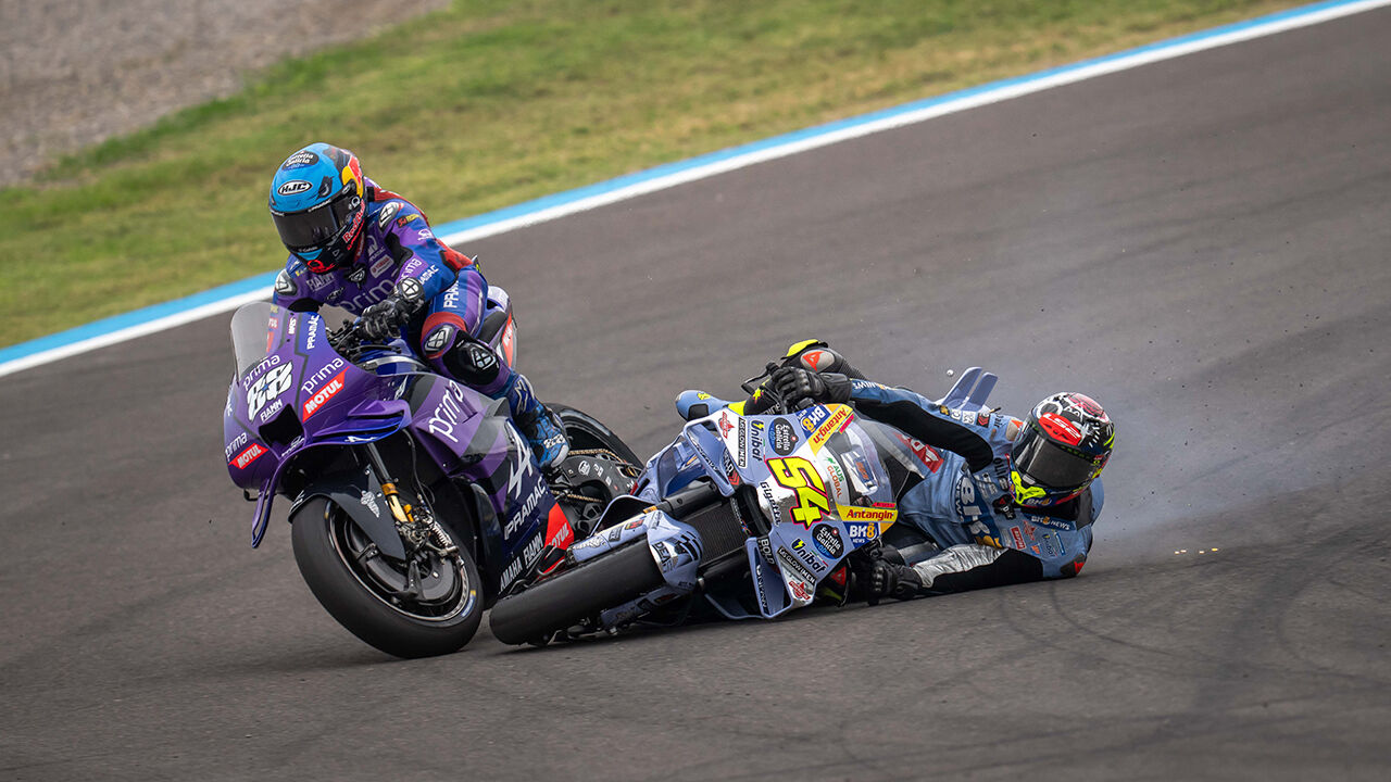 Miguel Oliveira foi abalroado por Fermín Aldeguer