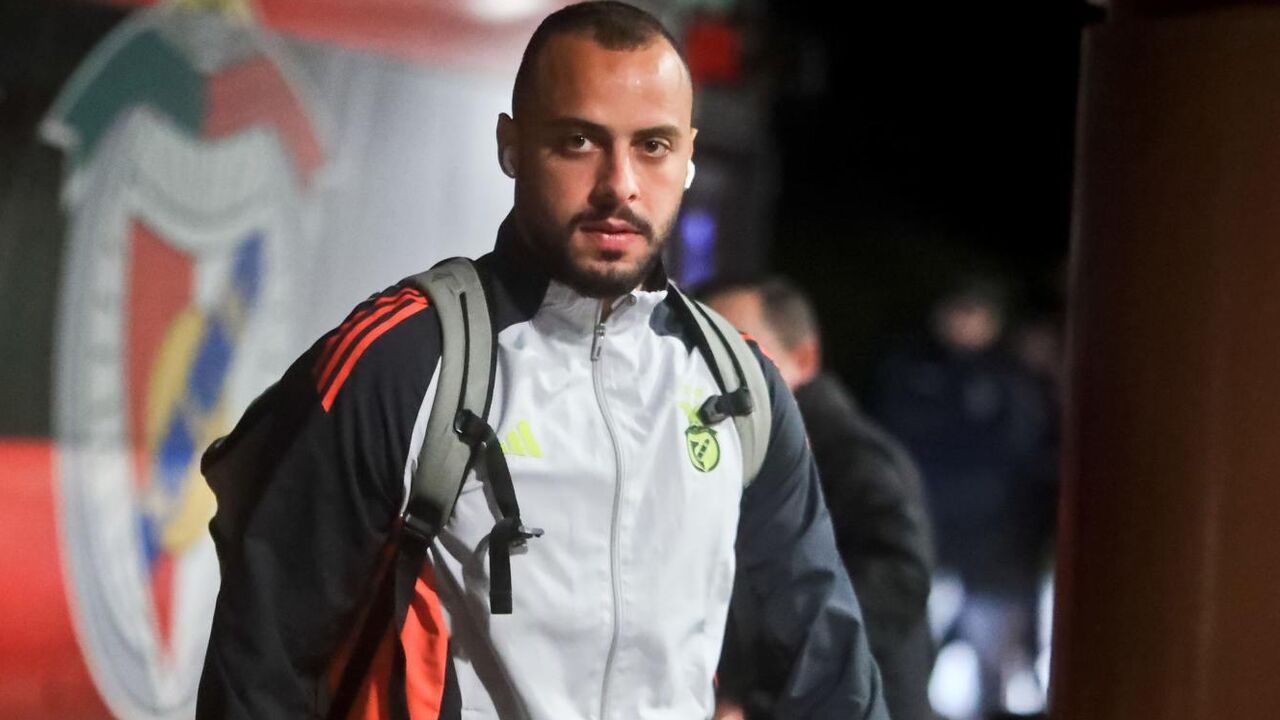 Arthur Cabral a sair do autocarro do Benfica