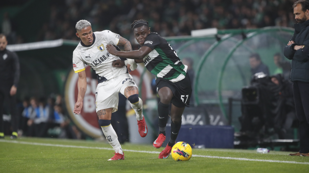 Geovany Quenda durante o jogo com o Famalicão