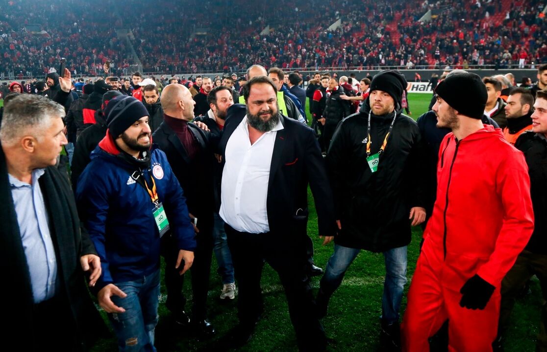 Evangelos Marinakis é destaque dentro e fora do campo