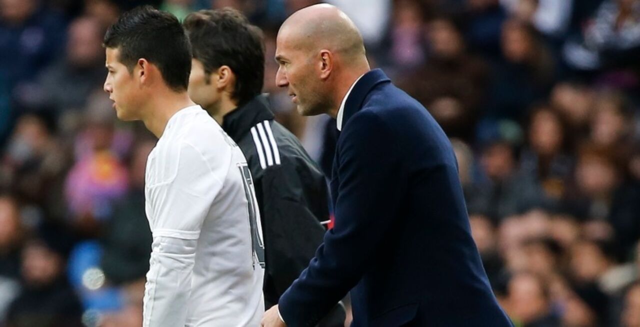 Colombiano escuta as instruções do treinador francês