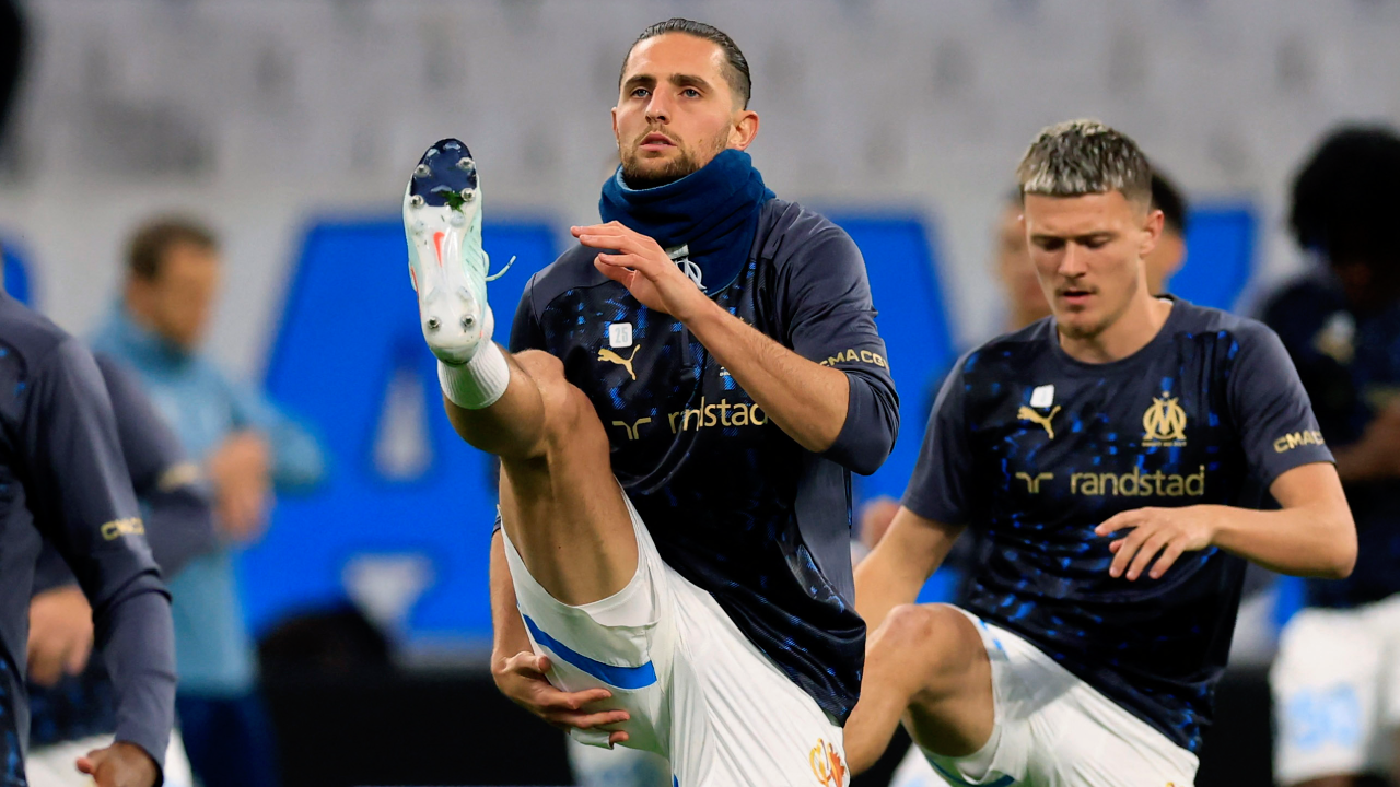 Adrien Rabiot durante o aquecimento antes de um jogo pelo Marselha