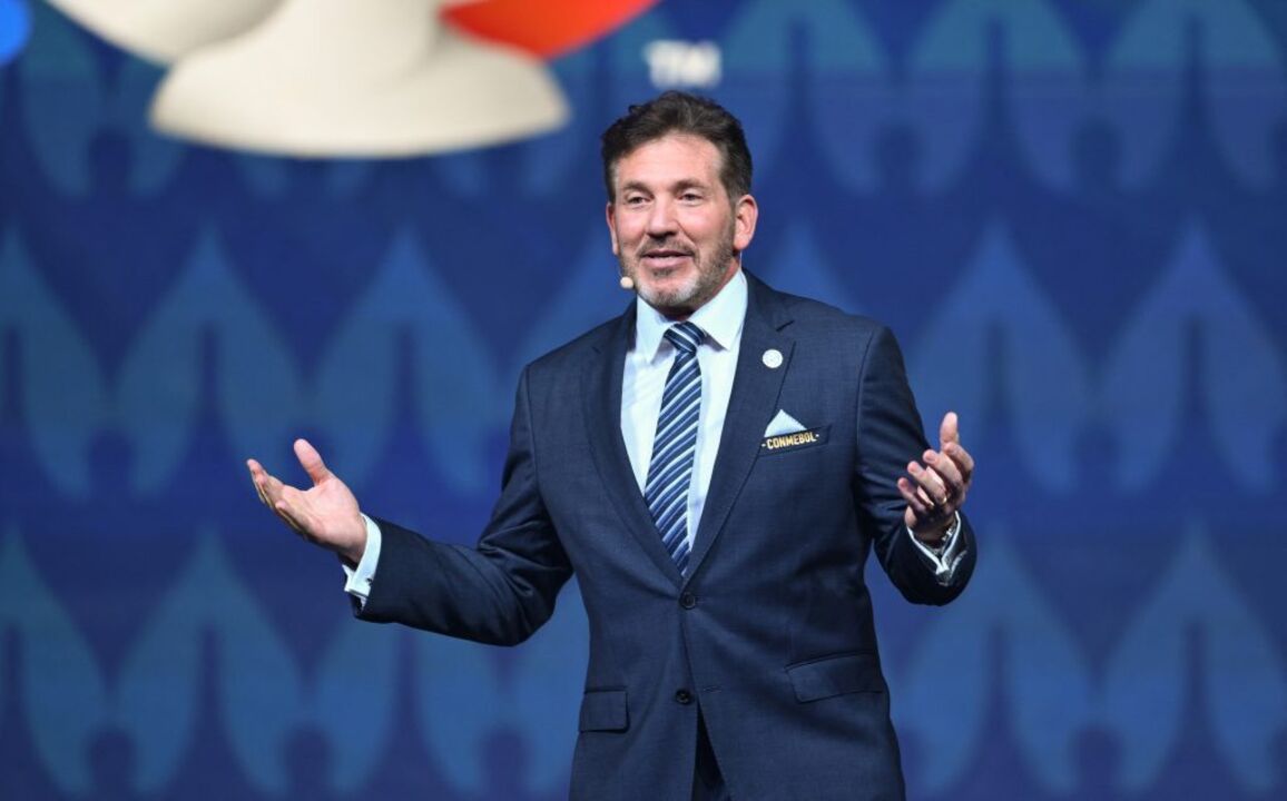 Alejandro Domínguez teve de emendar a mão