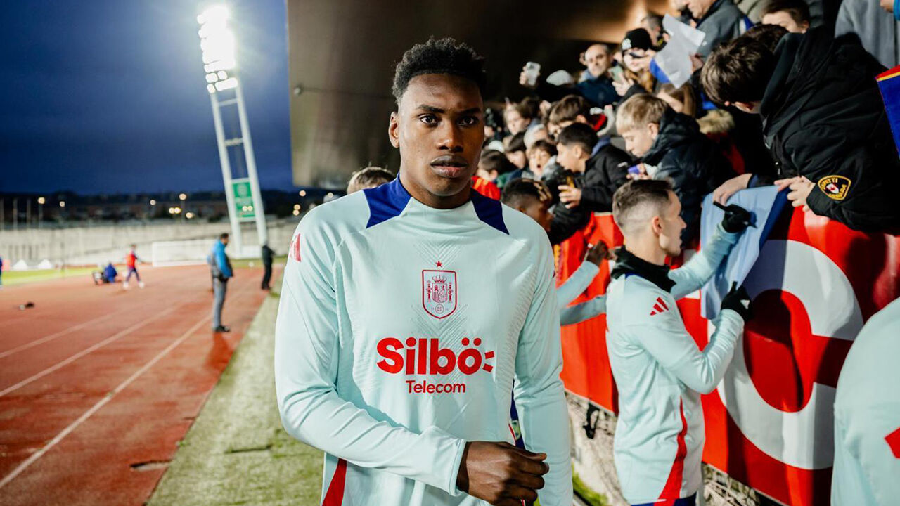 Ponta-de-lança integrado no estágio na seleção espanhola