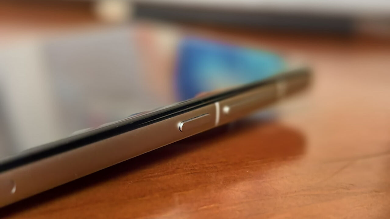 Os botões na lateral são muito subtis