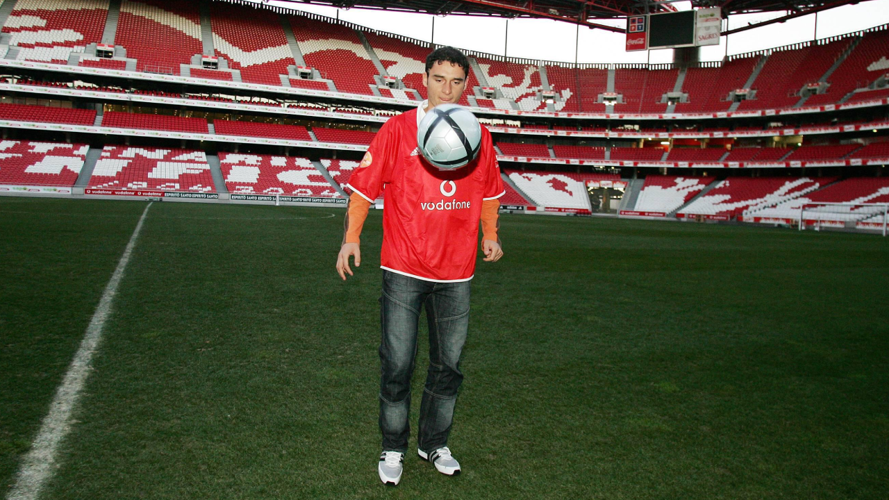 Andrija Delibasic durante a apresentação como jogador do Benfica
