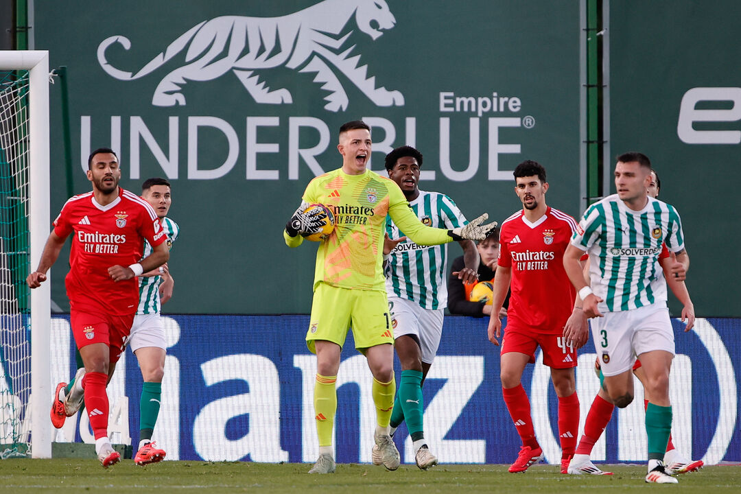 Trubin em ação pelo Benfica frente ao Rio Ave