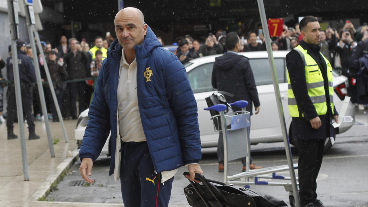 Roberto Martínez à chegada ao Aeroporto de Lisboa rumo a Copenhaga, Dinamarca