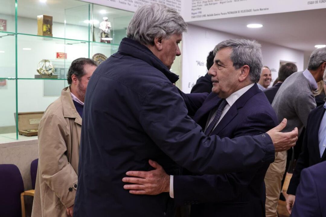 Laurentino felicita Gomes