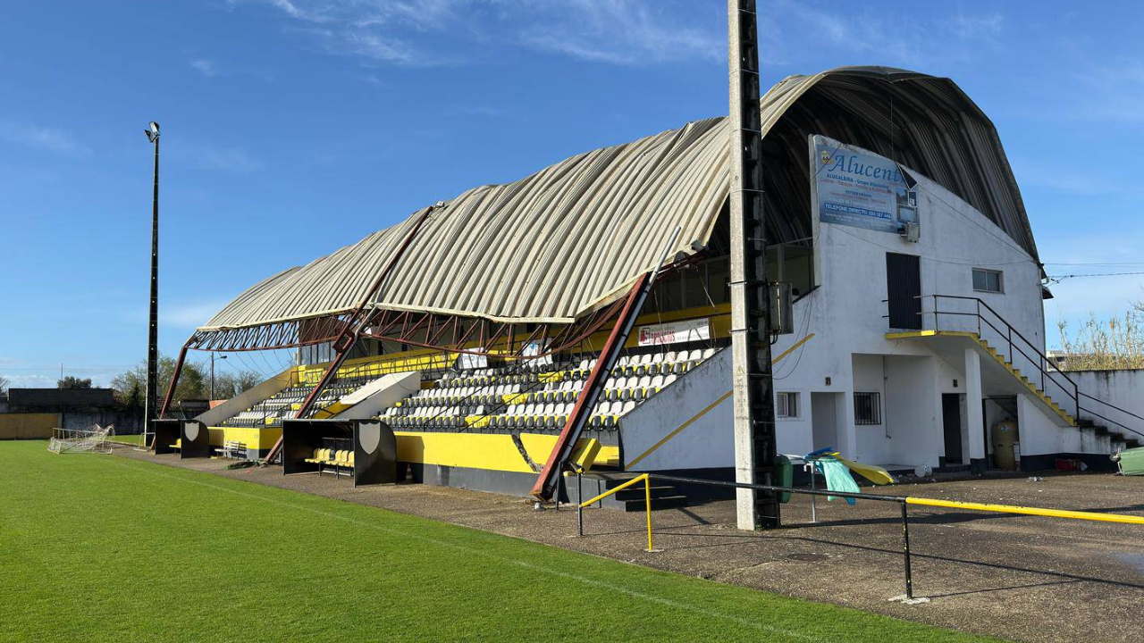 Bancada do Estádio Dr. António Coelho, em Soure, sofre elevados danos