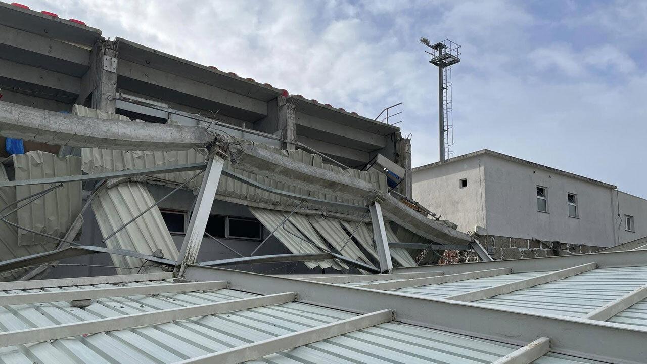 Depressão Martinho arrancou a cobertura do Estádio de Santo António
