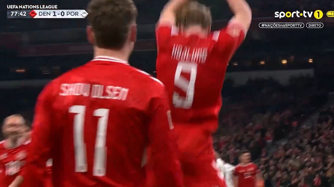 Hojlund celebra à Ronaldo