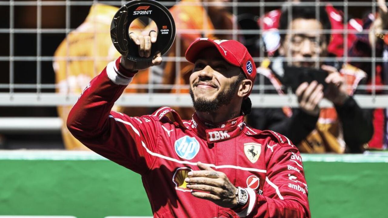 Lewis Hamilton vence corrida sprint na China