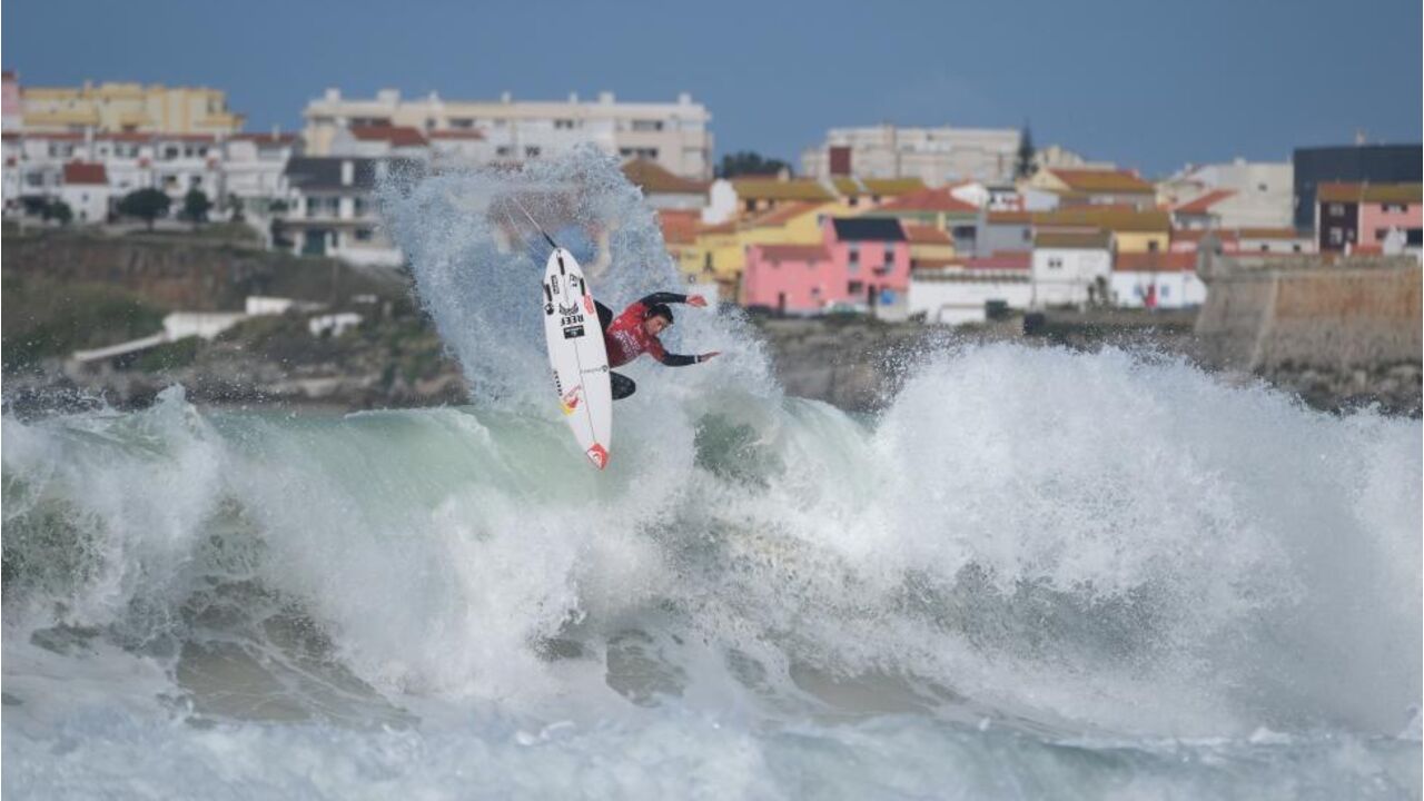 Griffin Colapinto na Praia de Supertubos, em Peniche