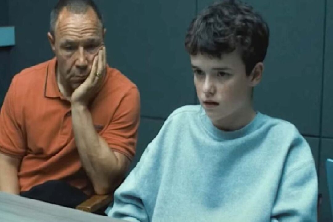 Na série 'Adolescência', o pai fica em choque com a descoberta e questiona-se sobre o que poderia ter feito de diferente