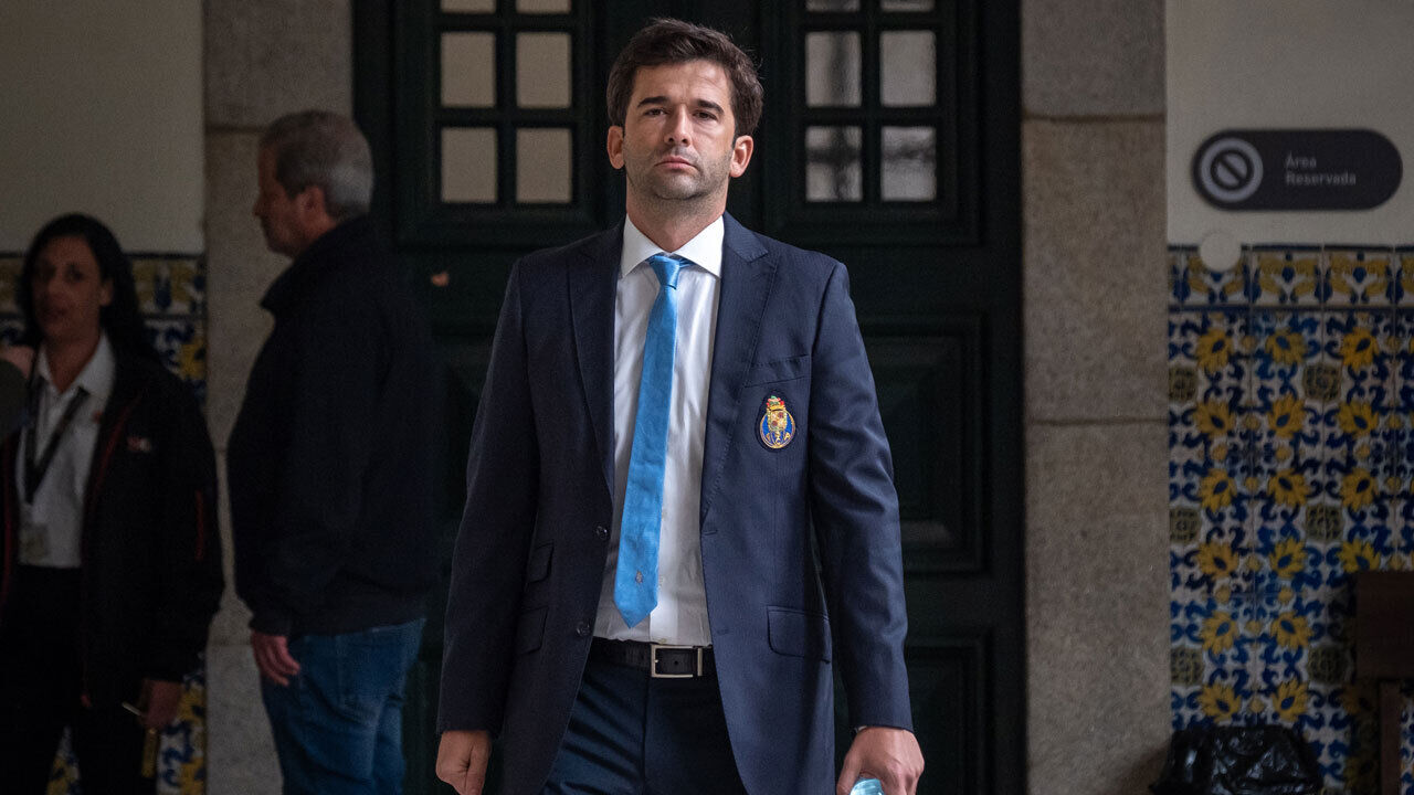Henrique Ramos apresentou-se em tribunal com o fato que é habitualmente usado pelos dirigentes do FC Porto. 