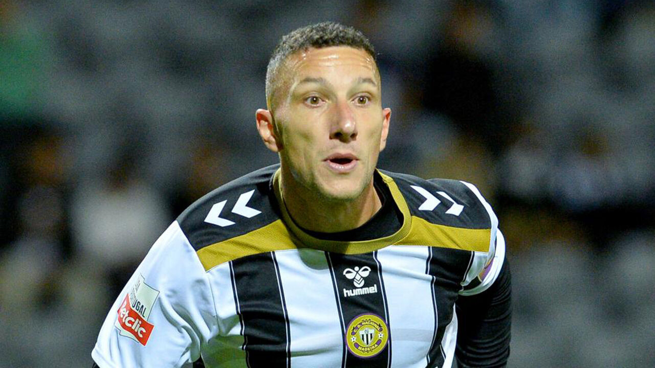 Médio apenas contabiliza 100 minutos de jogo em 10 partidas