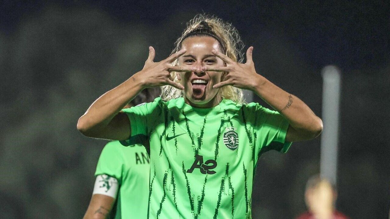 Ana Capeta marcou dois golos ao Ajax