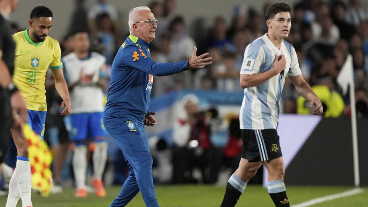 Dorival teve uma noite complicada em Buenos Aires