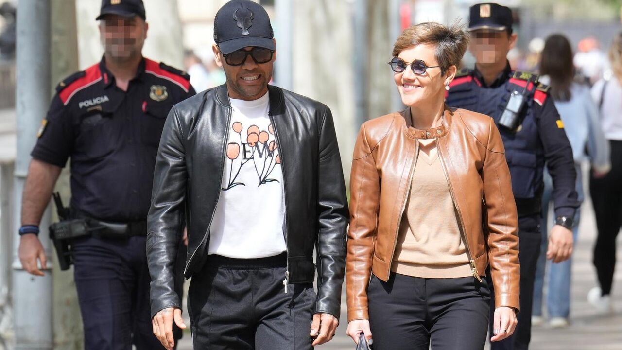 Dani Alves com a advogada, Ines Guardiola