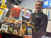 Ezequiel Lozano mostra alguns dos items
