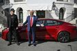 Donald Trump e Musk tentam vender Teslas