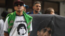 Muitos fãs de Maradona marcaram presença no exterior do tribunal 
