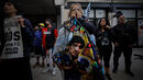 Muitos fãs de Maradona marcaram presença no exterior do tribunal 
