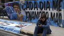 Muitos fãs de Maradona marcaram presença no exterior do tribunal 