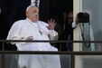 Papa Francisco saudou fiéis à janela do Hospital Gemelli de Roma