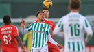 Clayton em ação no jogo com o Benfica