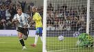Argentina já apurada e com Otamendi a capitão goleia Brasil no Monumental