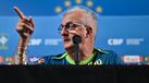 Goleada frente à Argentina coloca Dorival sob pressão e no Brasil já se fala de novo em Ancelotti