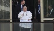 Papa Francisco saudou fiéis à janela do Hospital Gemelli de Roma