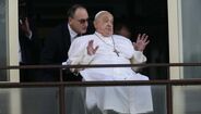 Papa Francisco saudou fiéis à janela do Hospital Gemelli de Roma