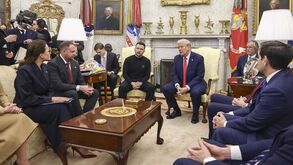 Encontro tenso entre Trump e Zelensky na Casa Branca com acusações de 