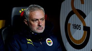 Federação turca reduz suspensão de José Mourinho para 2 jogos