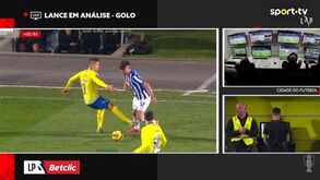 O golo anulado ao Arouca frente ao FC Porto: árbitro viu as imagens e manteve o 0-2 para os dragões