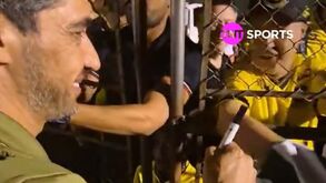 Adepto do Palmeiras surpreende Abel Ferreira com camisola do Sporting: treinador não ficou indiferente