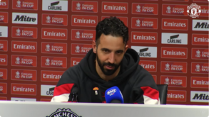 Ruben Amorim responde a Rooney: «Se fosse ingénuo não estava a treinar o Man. United aos 40 anos»