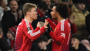 Rooney não perdoa Hojlund e Zirkzee: «Preferia ver o Welbeck a jogar pelo Man. United»