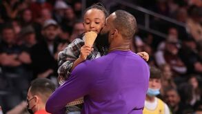 «Por favor, pára!»: filha de LeBron James envergonhada com comportamento do pai durante treino