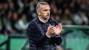 O onze do Sporting para o jogo com o Estoril: estreia a titular no meio-campo dos leões