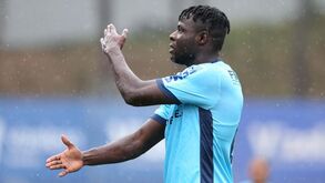 Prosper Obah volta a dar o lugar no onze a Damien Loppy