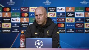 Arne Slot: «Embora goste muito do Benfica, teria preferido apanhá-los em vez do PSG»