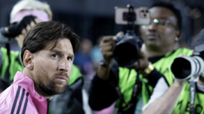 Descontos na comida e bilhetes à borla: Messi lesionado sai caro aos adversários