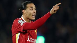 Van Dijk em bate-boca com Luís Campos no túnel do Parque dos Príncipes: «Meu, isto não é a Ligue 1»
